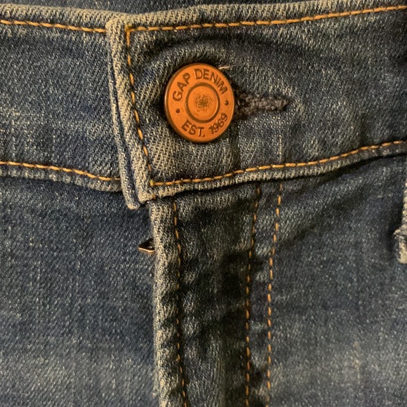 GAP women’s mid rise raw hem cuffed shorts medium wash size 27 - Picture 5 of 13